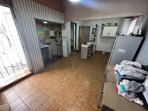 Casa 6 ambientes con 2 baños