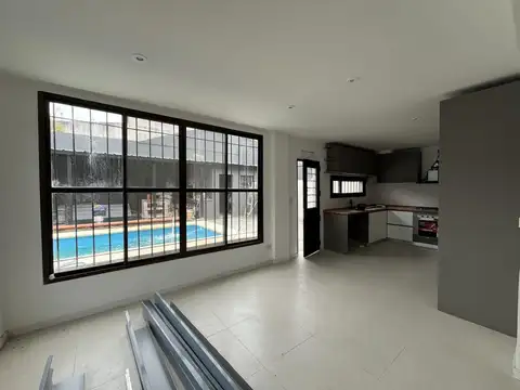 Casa en venta - Martínez - Reciclada 100% - 3 dormitorios (2 en suite) - pileta