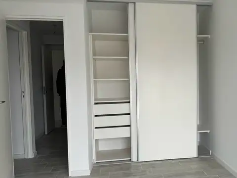 Av Pellegrini al 3000 Departamento un dormitorio con patio
