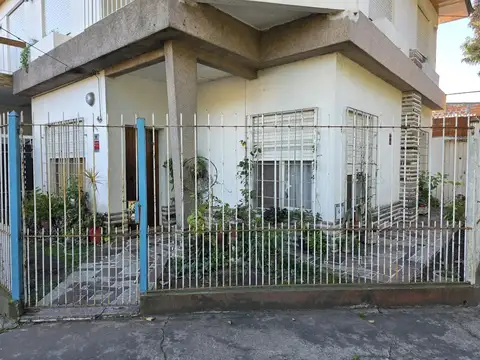 VENTA PH TIPO CASA 3 AMB CON PATIO Y COCHERA QUILMES