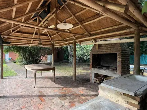 CASA EN VENTA EN GARIN QUINCHO Y PILETA