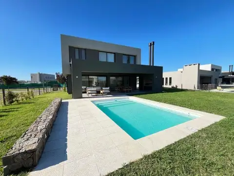 Casa en Alquiler en Puertos - Riberas, USD 1.850