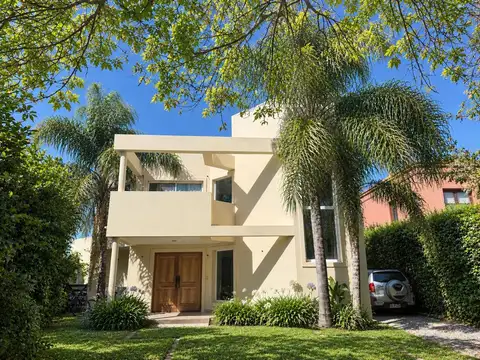 VENTA CASA AL AGUA 5 AMB .STA. CATALINA VILLANUEVA