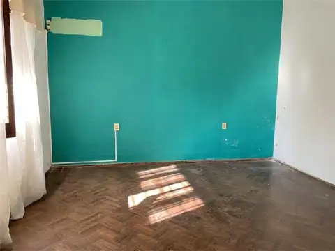 Destacada Propiedad Céntrica, gran superficie de 855...