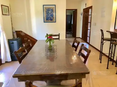 Casa 5 ambientes con 3 baños