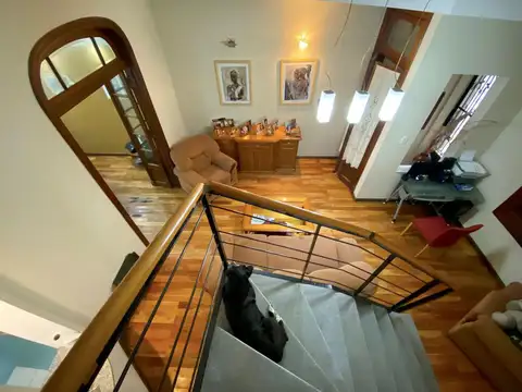 Casa 7 ambientes con 2 baños