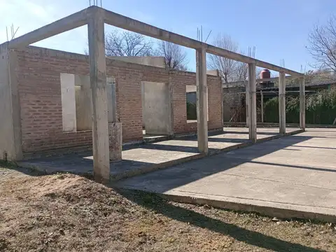 VENDE CASA A TERMINAR EN EL CONDADO COSQUIN
