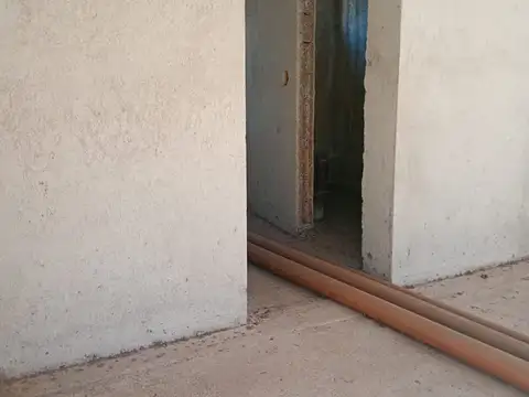 VENDE CASA A TERMINAR EN EL CONDADO COSQUIN