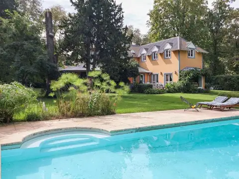 VENDE CASA C PILETA Y PARQUE EN GOLF CLUB ARGENTIN