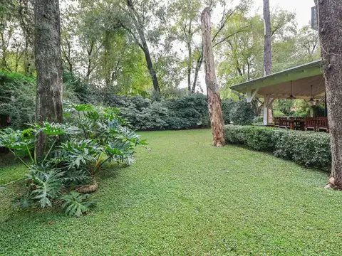 VENDE CASA C PILETA Y PARQUE EN GOLF CLUB ARGENTIN