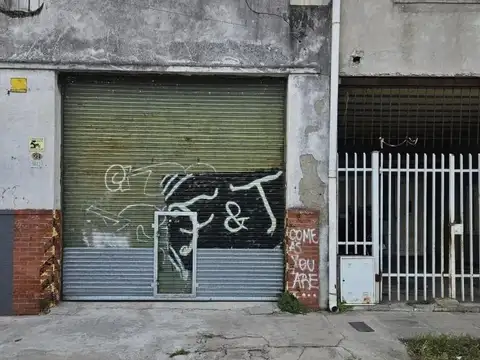 Güiraldes e/ Perdriel y Roma