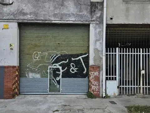 Güiraldes e/ Perdriel y Roma