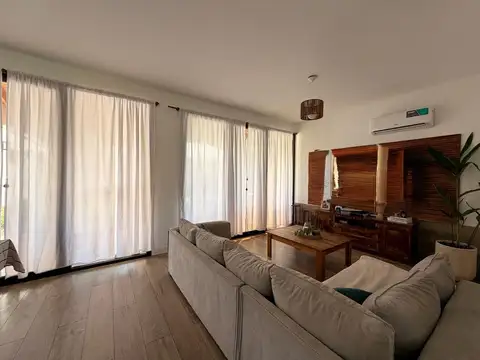 Casa en una planta en lote central