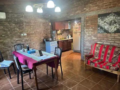 Casa 5 ambientes con 1 baño