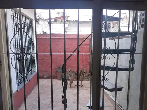 DEPTO TIPO CASA 4 AMB CON JARDIN APTO DOS FLIAS!