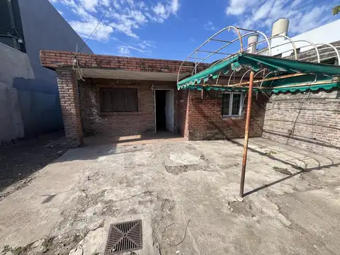 Casa en Venta, San Isidro lomas La Merced | Lote 10x21,50 | 3 ambiente. losa,  para reciclar íntegra