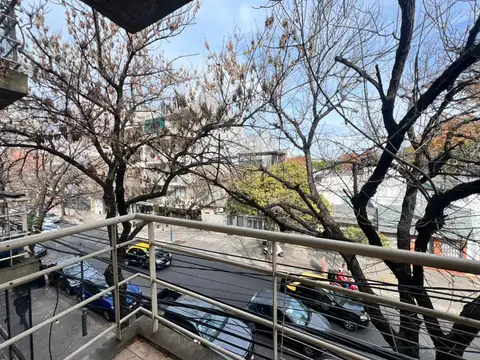 Departamento rosario 1 dormitorio por escaleras A 7 cuadras de Facultad medicina, Odontología.