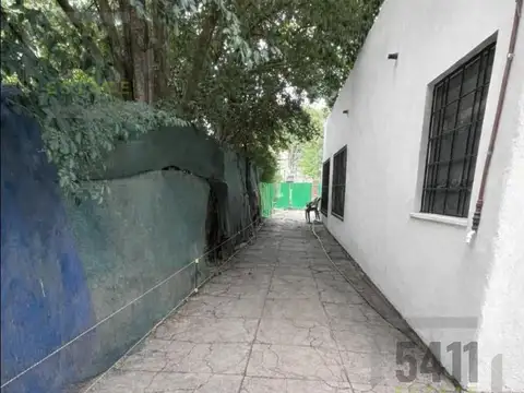 Casa en Venta con 3 cocheras