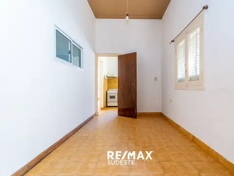 Casa 8 ambientes con 3 baños