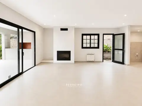 Casa en Venta con 2 cocheras