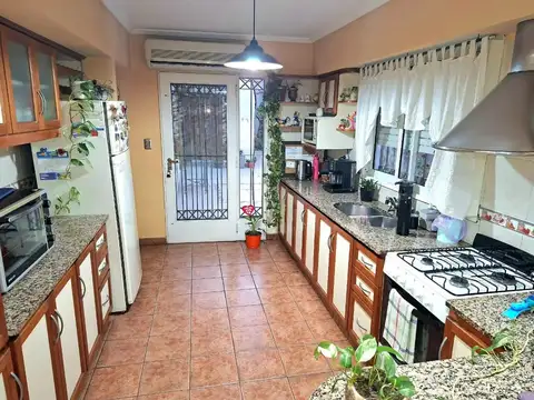 Venta casa 4 amb con galpón