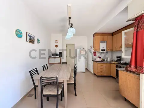Casa 4 Ambientes con Jardín, Parrilla, Cochera y Terraza en Olivos