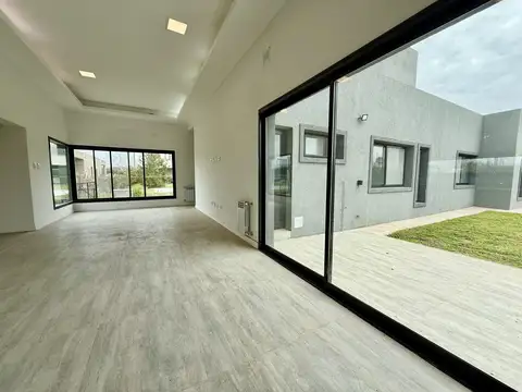 Casa en  Puerto Roldan!