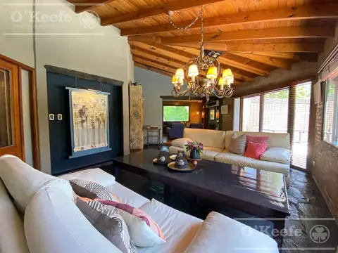 Casa en Venta con 2 cocheras