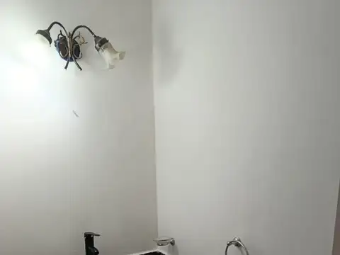 Casa 2 ambientes con 1 baño