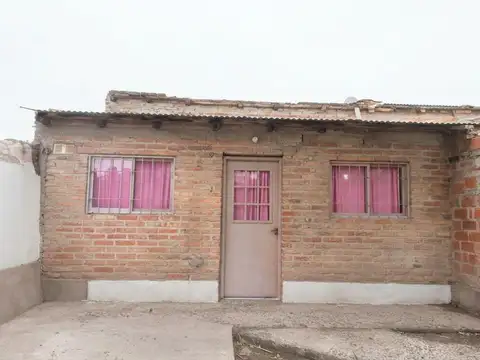 CASA Y 6 DEPARTAMENTOS EN VENTA. IDEAL INVERSIONES
