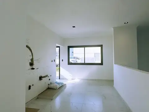 Casa 6 ambientes con 2 baños