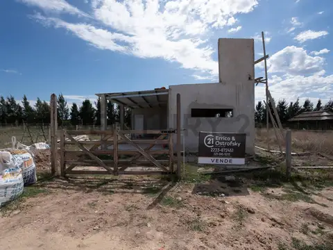 CASA EN VENTA EN LA PLATA (A TERMINAR)