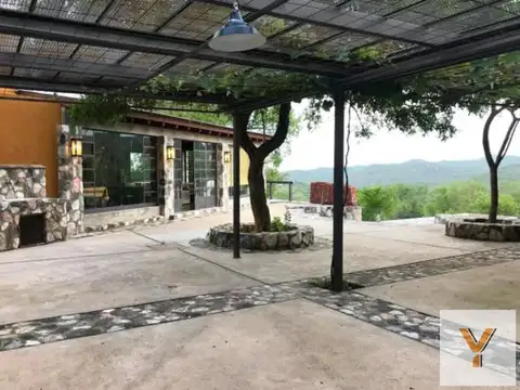 Casa en Venta con 4 cocheras