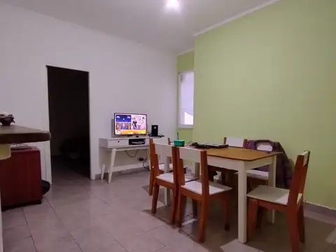 ALQUILO 24 MESES DEPARTAMENTO DOS AMBIENTES INTERNO SIN MUEBLES.