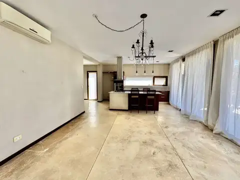 Casa 7 ambientes con 3 baños
