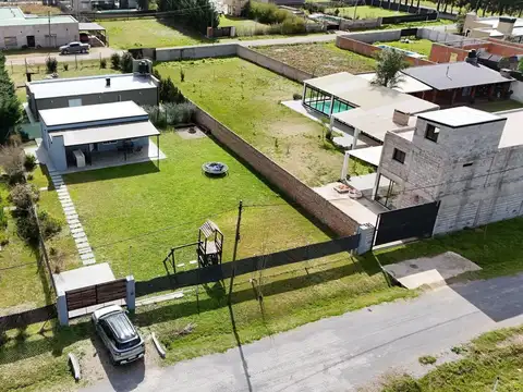 Casa en Venta sobre un terreno de 620 m2. Galería con parrilla. Fogonero. Barrio La Florida Zárate