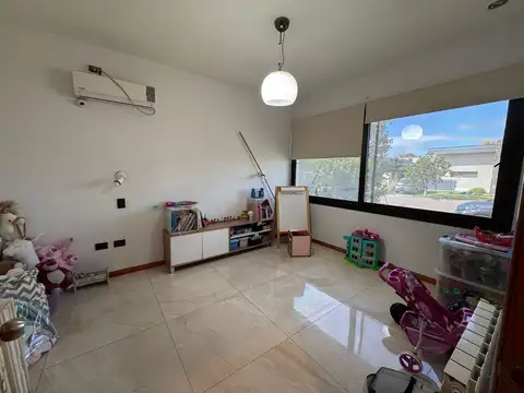 Casa 6 ambientes con 3 baños