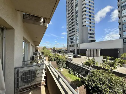 Monoambiente amplio y Luminoso con balcón y cochera PROPIA CUBIERTA .Amenities y seguridad.