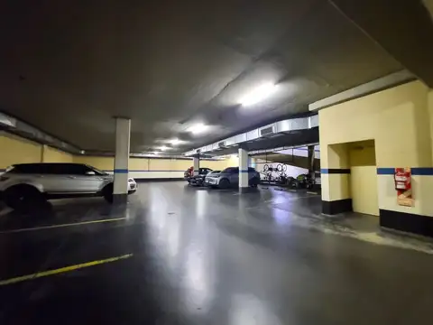 VENTA OFICINA BELGRANO CON COCHERAS Y RENTA SEGURA