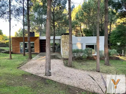 Casa en venta - 3 Dormitorios 2 Baños - Pinamar