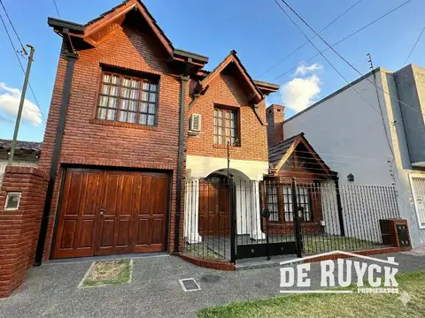 Chalet con verde, pileta y quincho