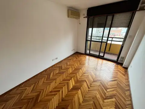 Departamento de 2 dormitorios en alquiler con balcón al frente 1 de Mayo 1700 Rosario