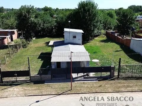 CASA CON LOCAL COMERCIAL EN ARROYO DE LA CRUZ.
