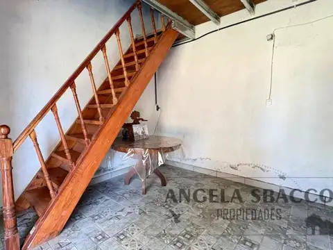 CASA CON LOCAL COMERCIAL EN ARROYO DE LA CRUZ.