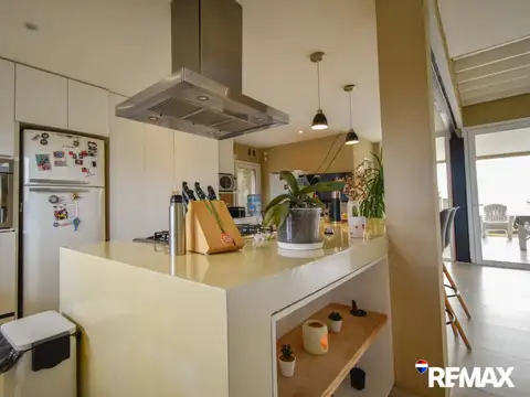 Casa en Venta con 3 cocheras