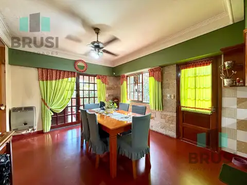 Casa 6 ambientes con 3 baños