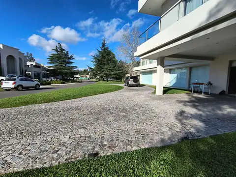 CASA 7 AMBIENTES CANNING TERRALAGOS PILETA PREMIU
