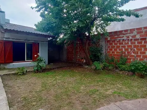 Casa 3 ambientes con 1 baño