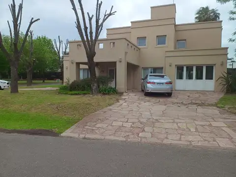 Casa en Venta en Countries y Barrios Cerrados en Moreno, USD 450.000