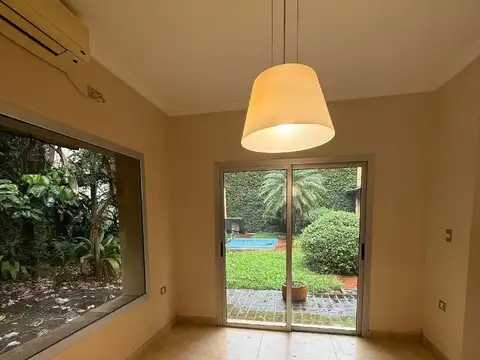 Casa 7 ambientes con 4 baños